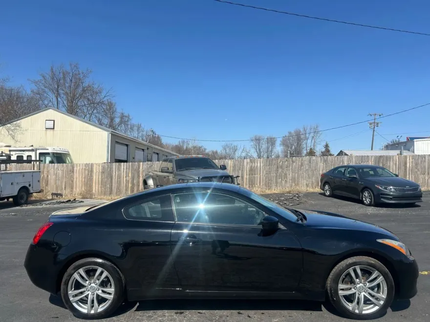 2009 Infiniti G37 photo 1