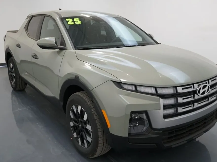 2025 Hyundai Santa Cruz SE photo 1