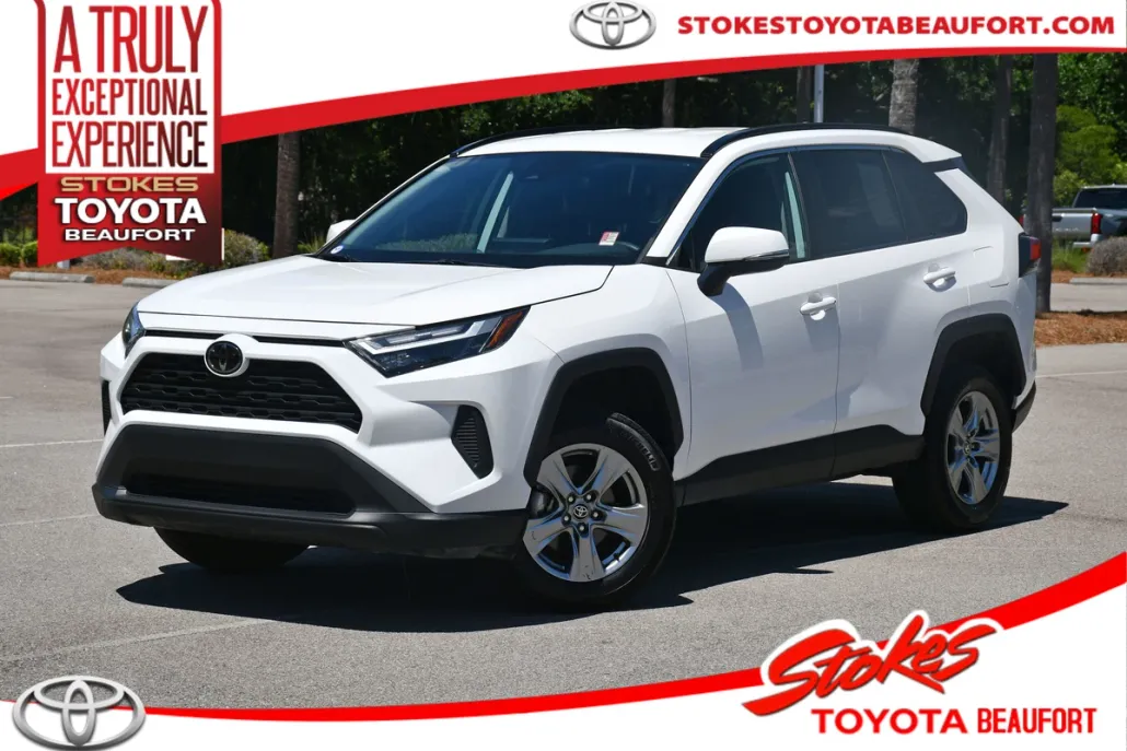 2024 Toyota RAV4 XLE photo 1