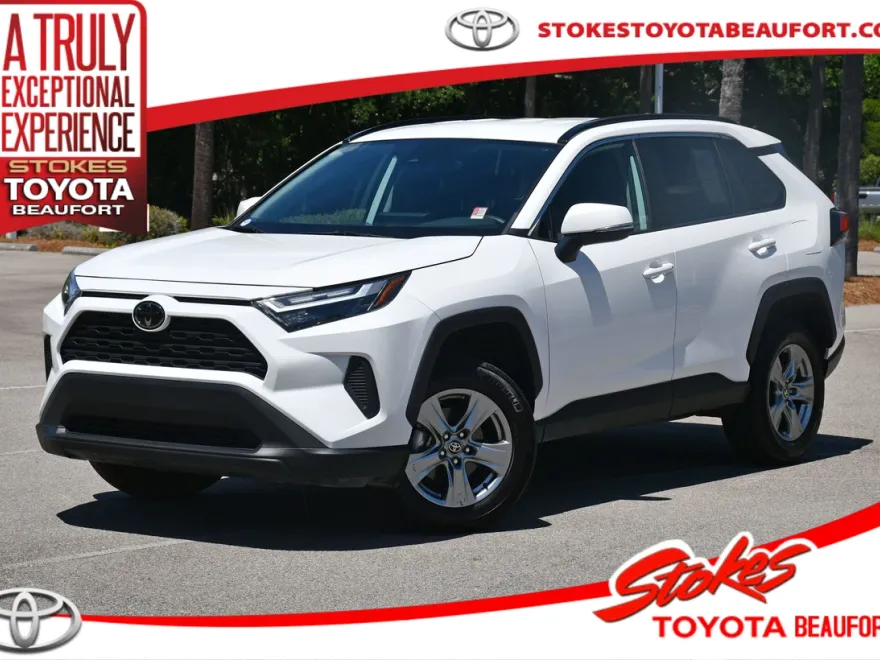 2024 Toyota RAV4 XLE photo 1