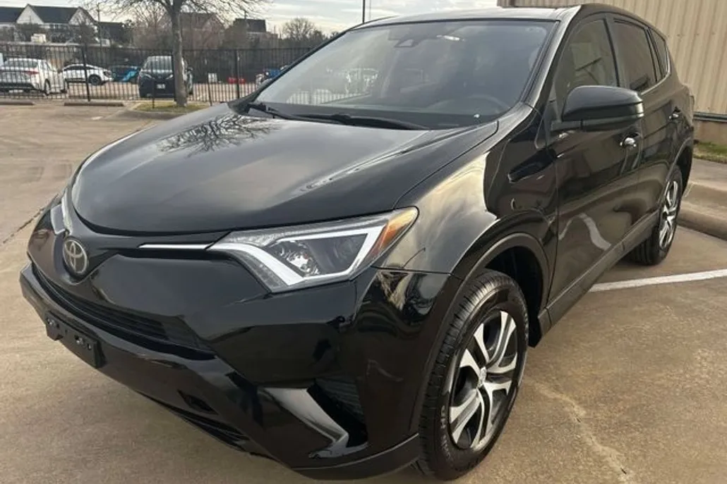 2018 Toyota RAV4 LE Sport photo 1