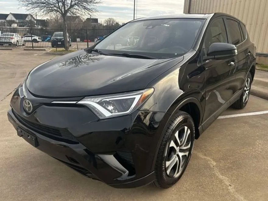 2018 Toyota RAV4 LE Sport photo 1