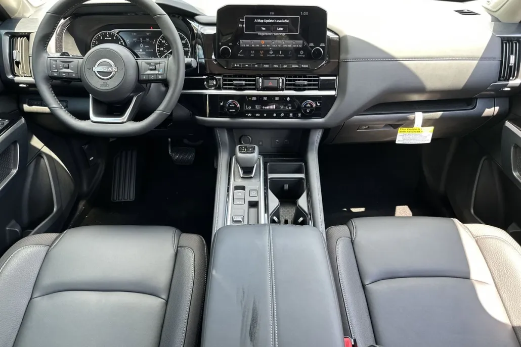 2025 Nissan Pathfinder SL photo 1