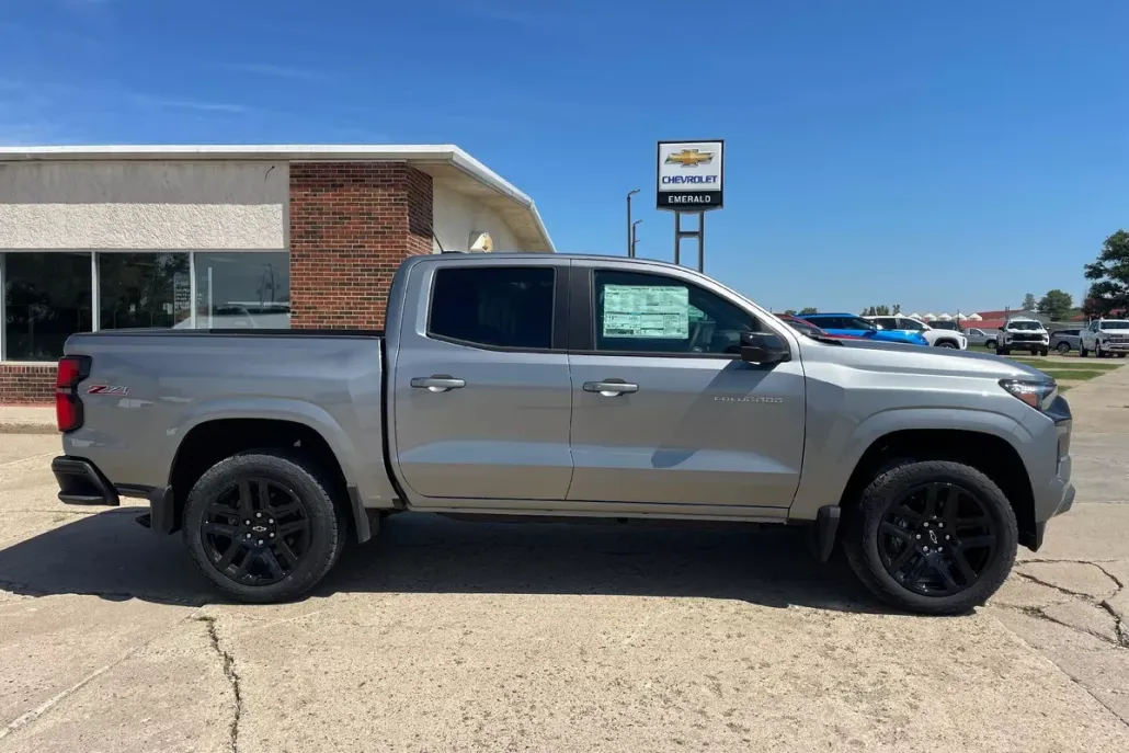 2025 Chevrolet Colorado Z71 photo 1