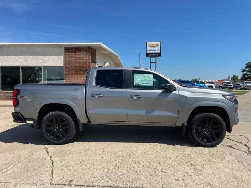 2025 Chevrolet Colorado Z71 photo 1
