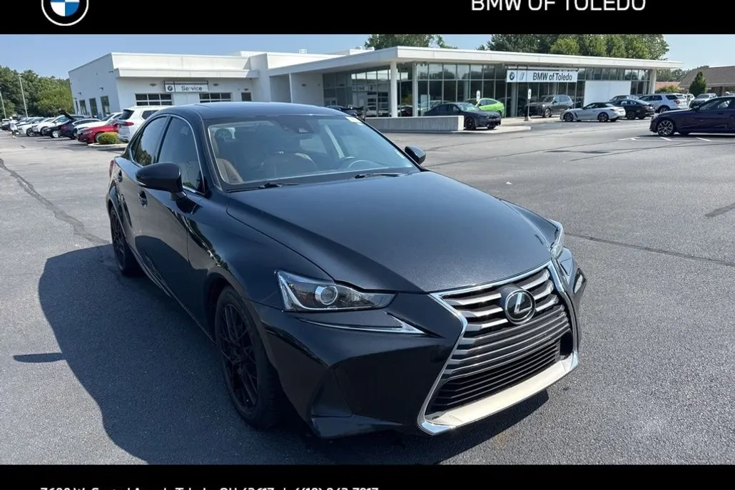 2018 Lexus IS 300 photo 1