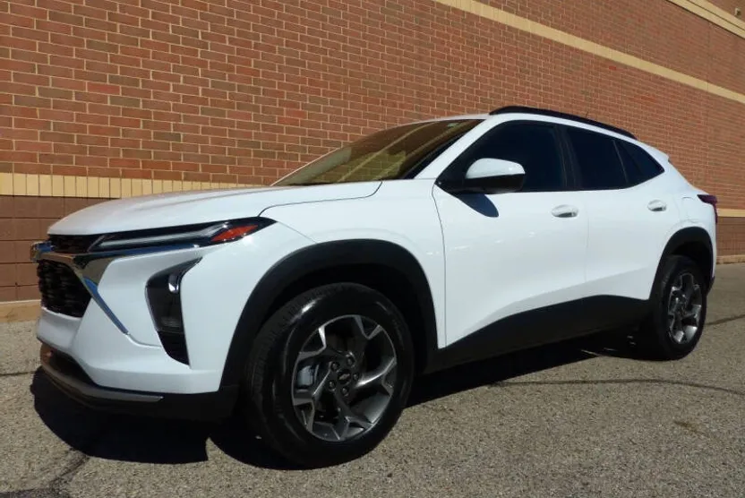 2025 Chevrolet Trax LT photo 1