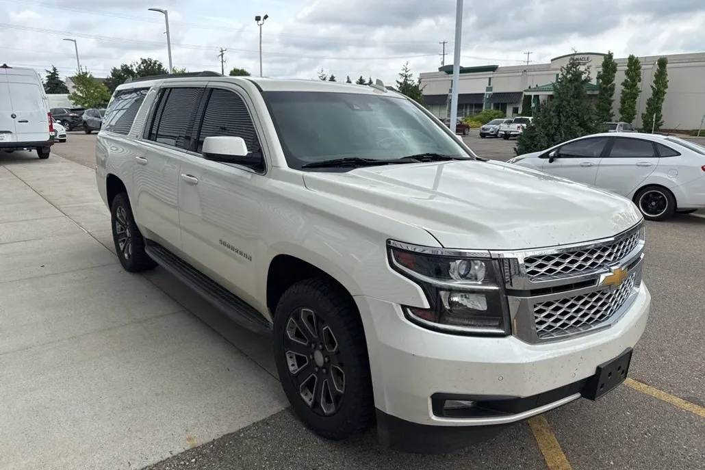 2015 Chevrolet Suburban LT photo 1