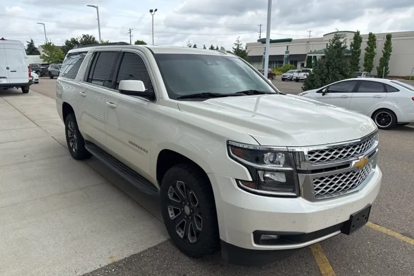 2015 Chevrolet Suburban LT photo 1