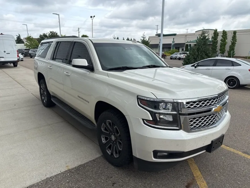2015 Chevrolet Suburban LT photo 1