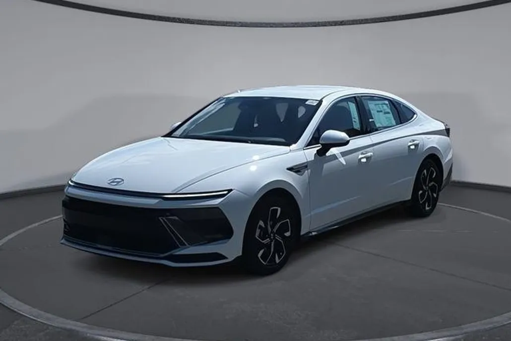 2025 Hyundai Sonata SEL photo 1