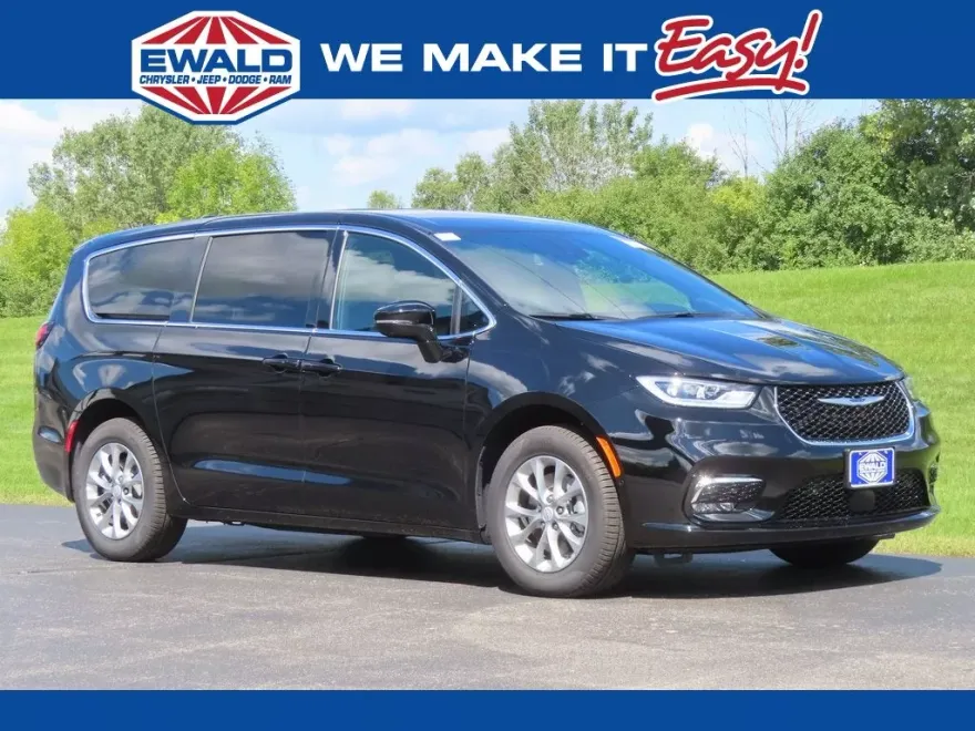 2026 Chrysler Pacifica photo 1