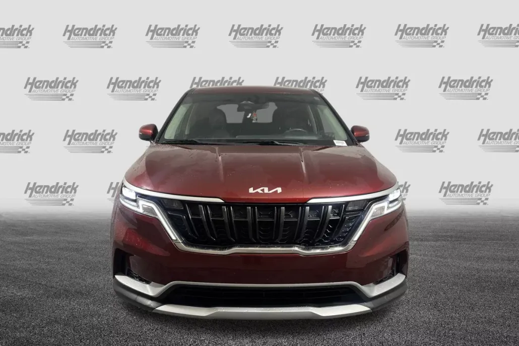 2024 Kia Carnival LX photo 1