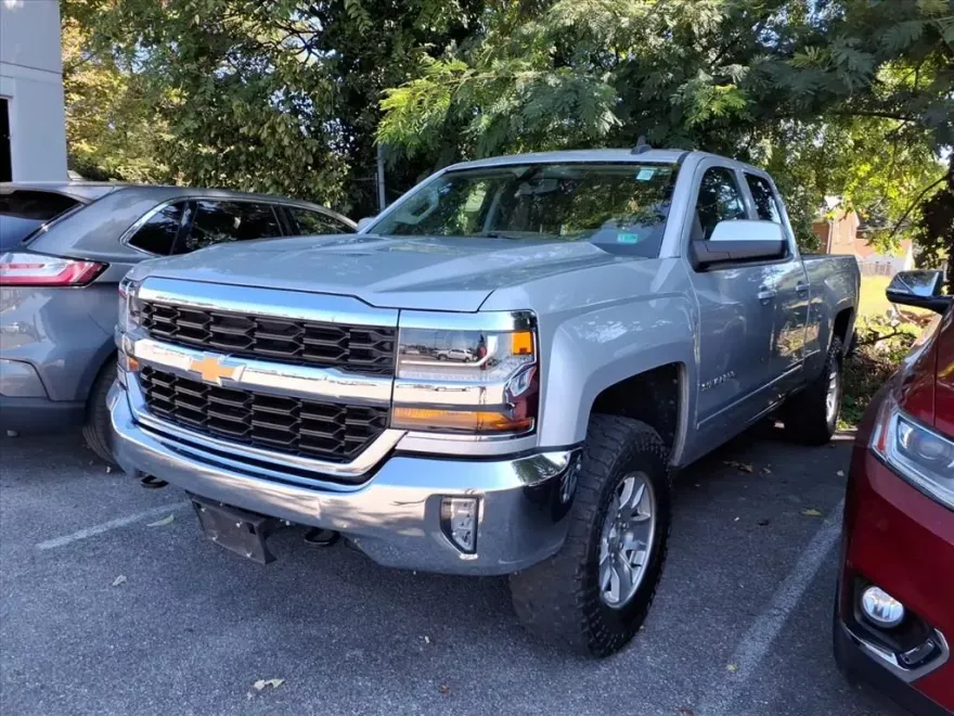2018 Chevrolet Silverado 1500 LT photo 1