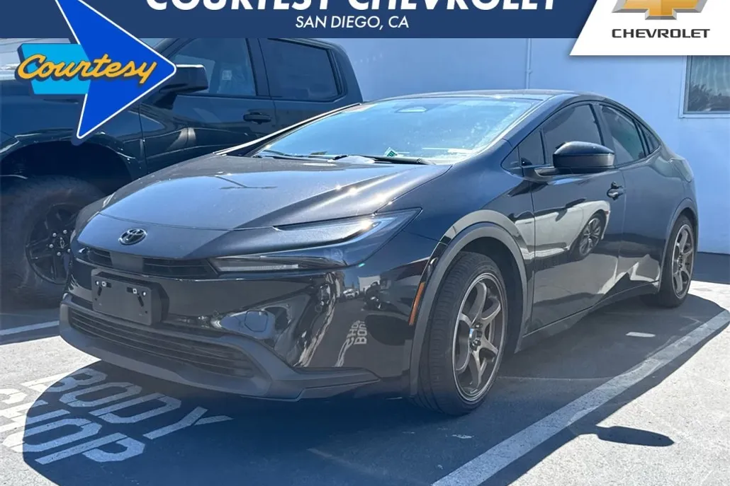 2023 Toyota Prius LE photo 1