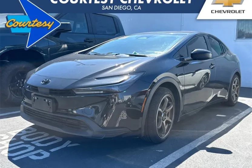 2023 Toyota Prius LE photo 1