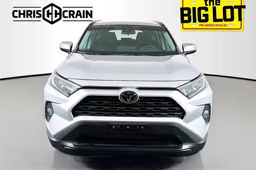2020 Toyota RAV4 XLE photo 1