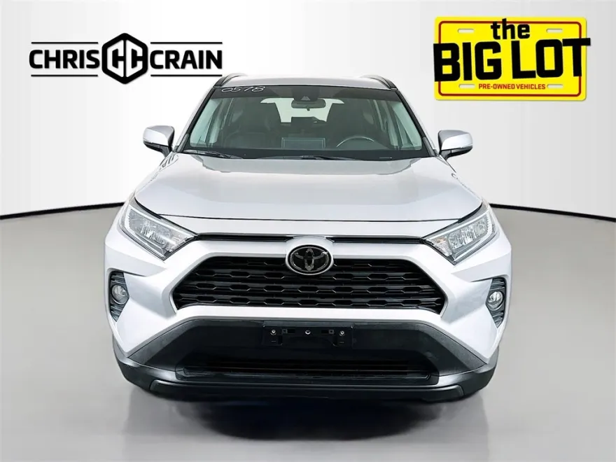 2020 Toyota RAV4 XLE photo 1