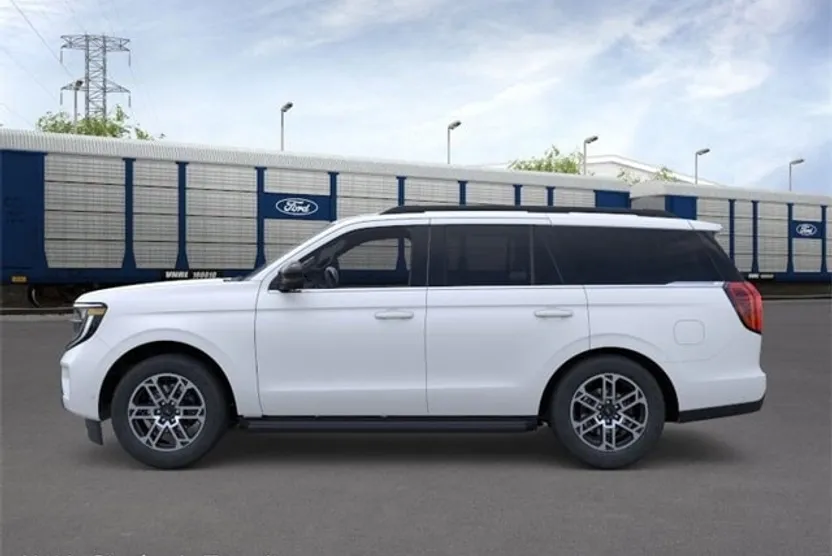 2025 Ford Expedition photo 1