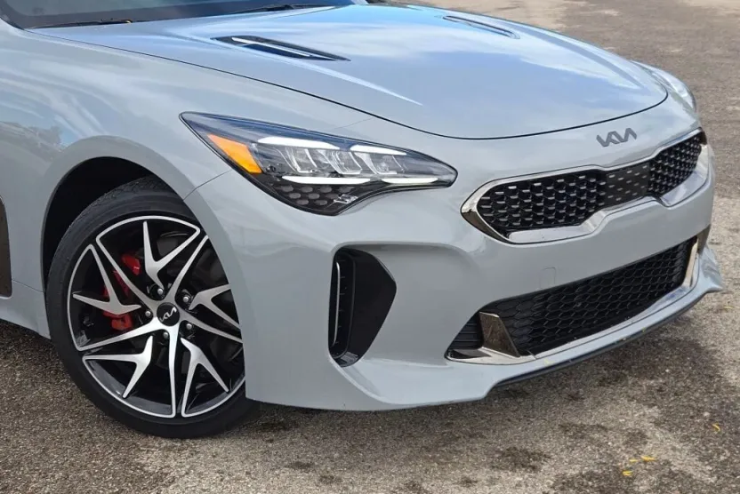 2023 Kia Stinger GT-Line photo 1