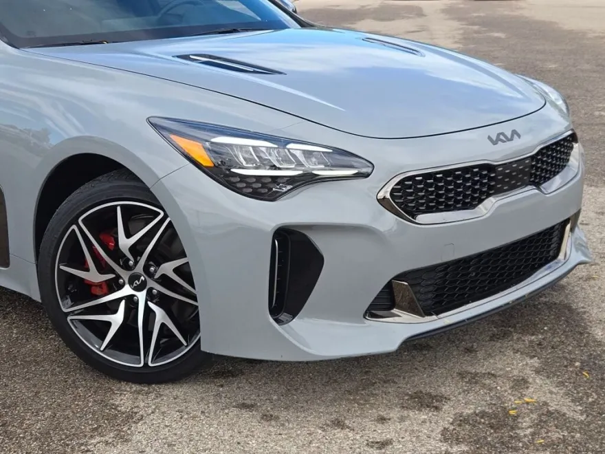 2023 Kia Stinger GT-Line photo 1