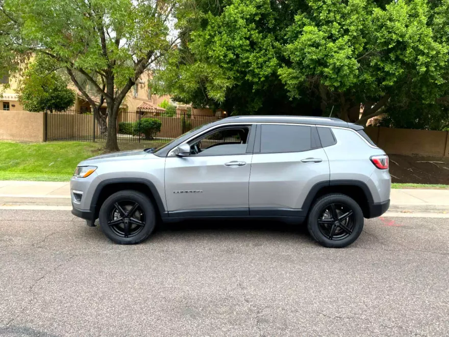 2017 Jeep Compass Limited photo 1