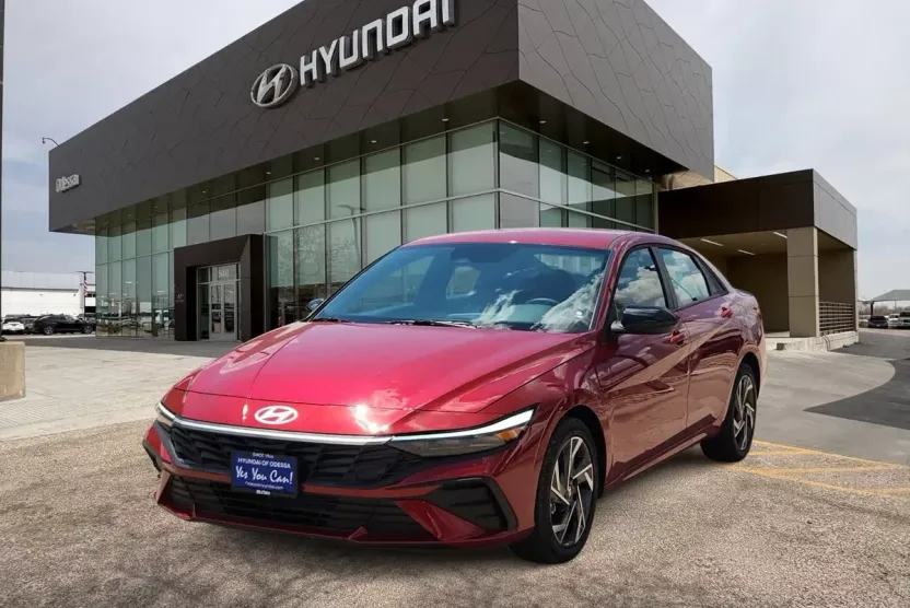 2025 Hyundai Elantra SEL Sport photo 1