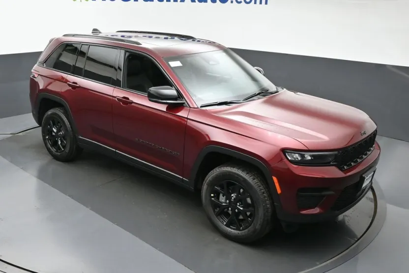 2025 Jeep Grand Cherokee Altitude photo 1