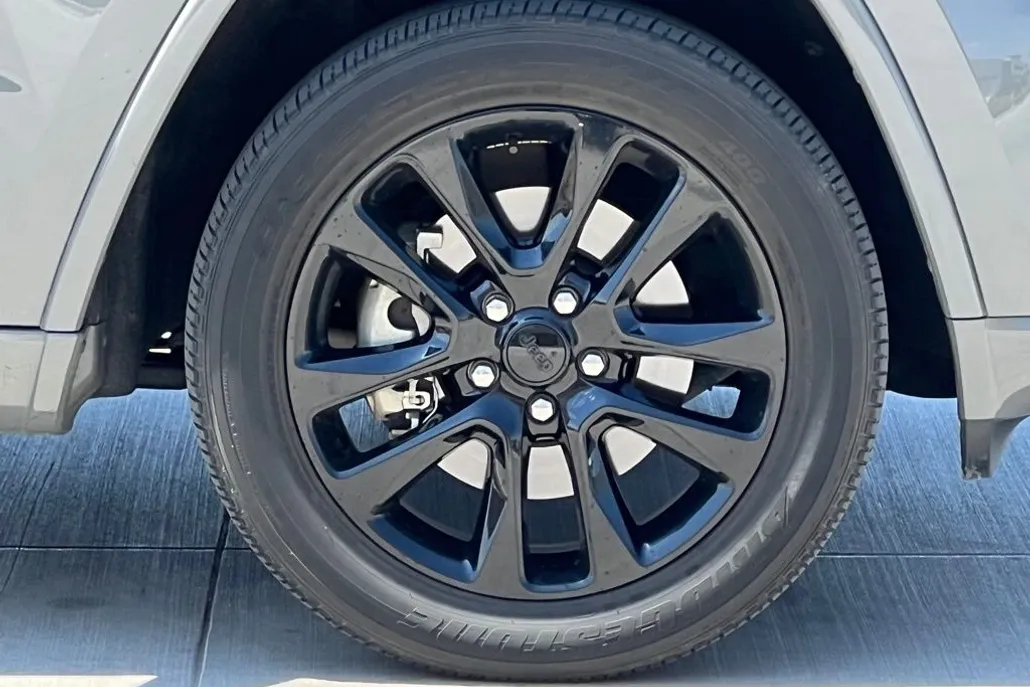 2021 Jeep Grand Cherokee Laredo X photo 1