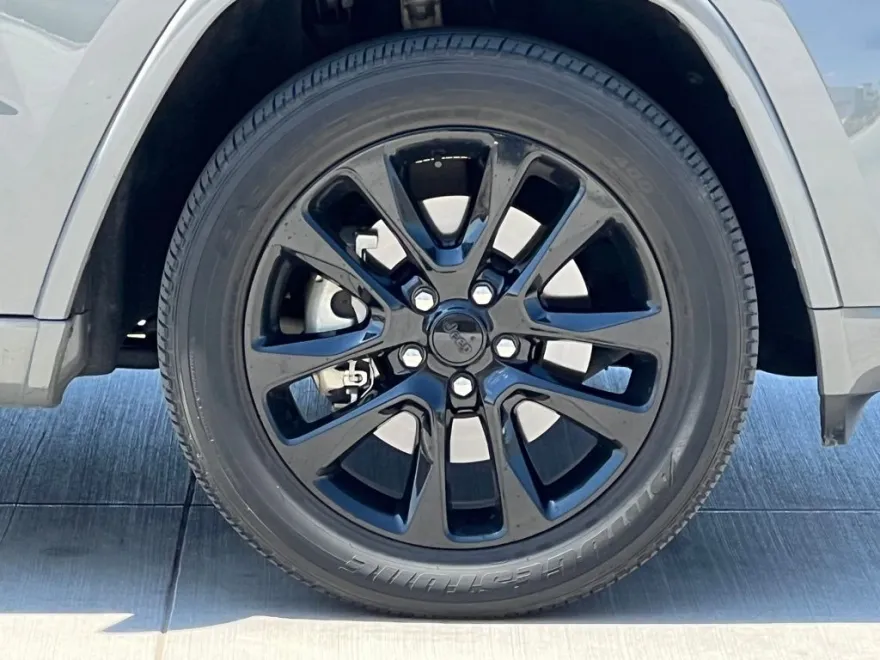 2021 Jeep Grand Cherokee Laredo X photo 1