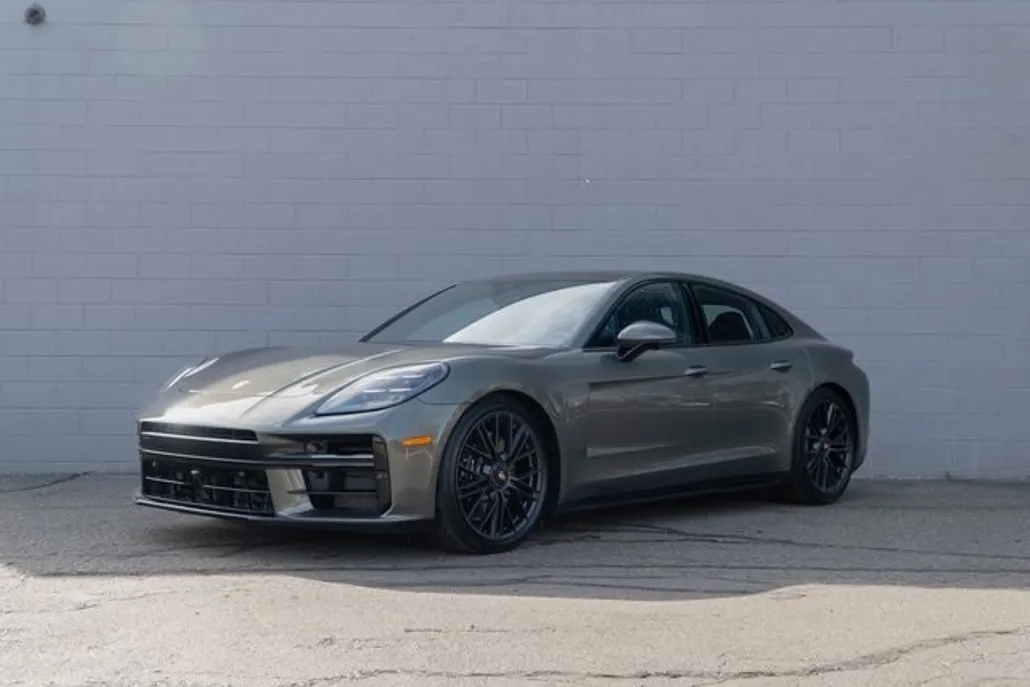 2025 Porsche Panamera GTS photo 1
