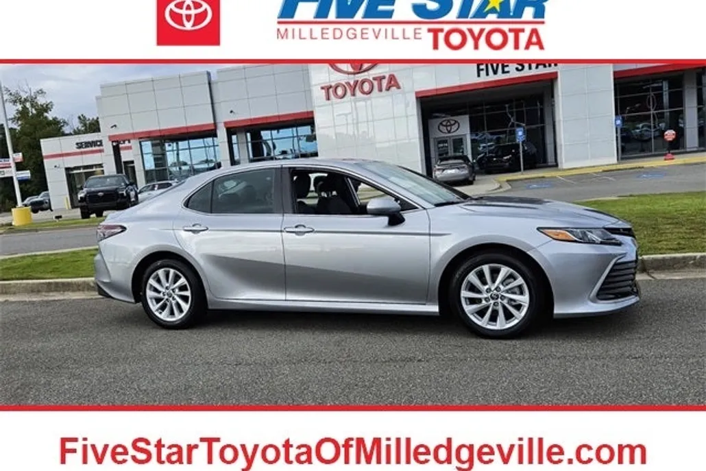 2024 Toyota Camry LE photo 1