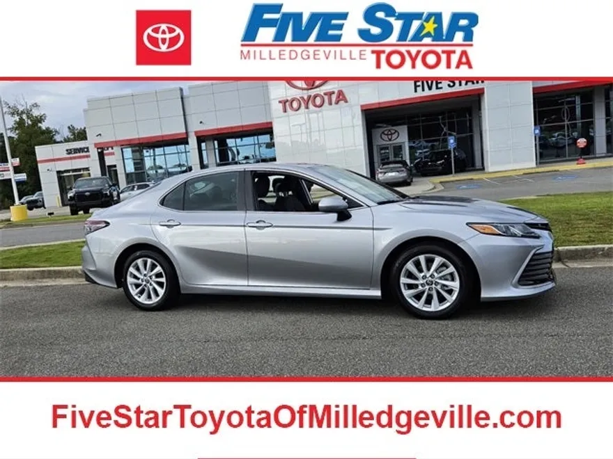 2024 Toyota Camry LE photo 1