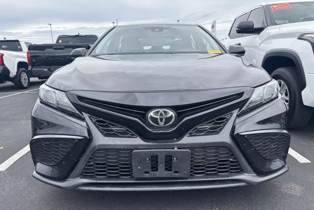 2021 Toyota Camry SE photo 1