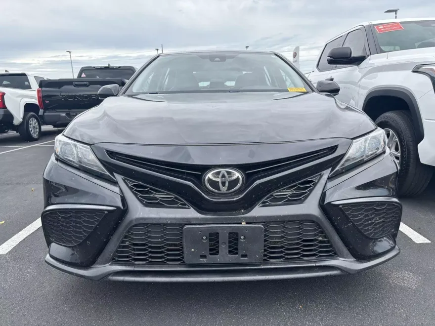 2021 Toyota Camry SE photo 1