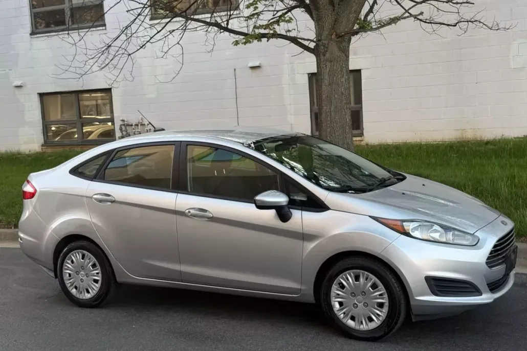 2015 Ford Fiesta S photo 1