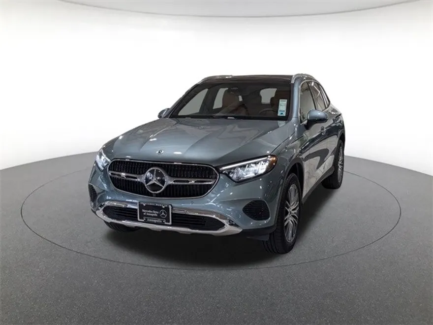 2025 Mercedes Benz GLC 300 4MATIC photo 1