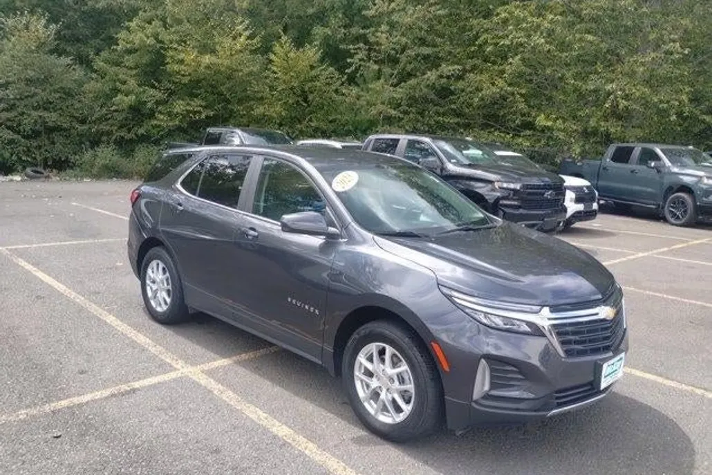 2023 Chevrolet Equinox LT photo 1