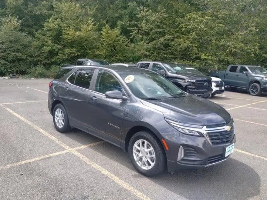 2023 Chevrolet Equinox LT photo 1