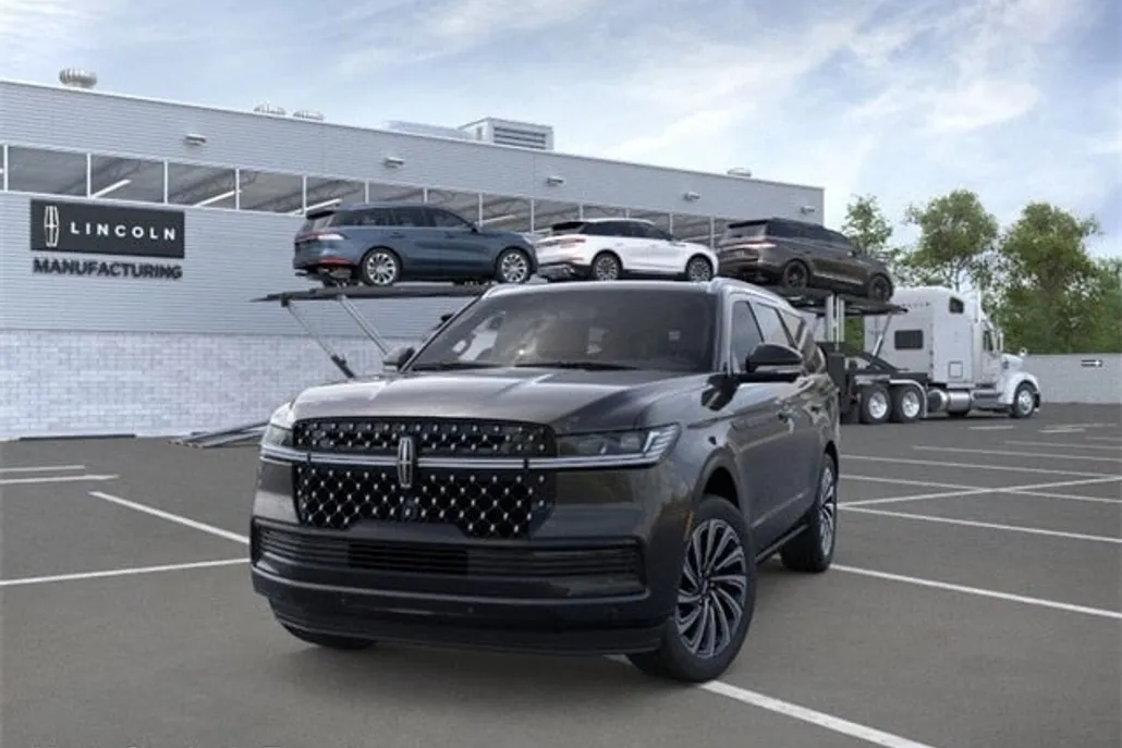 2025 Lincoln Navigator Black Label photo 1