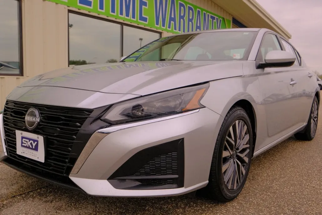 2023 Nissan Altima 2.5 SV photo 1
