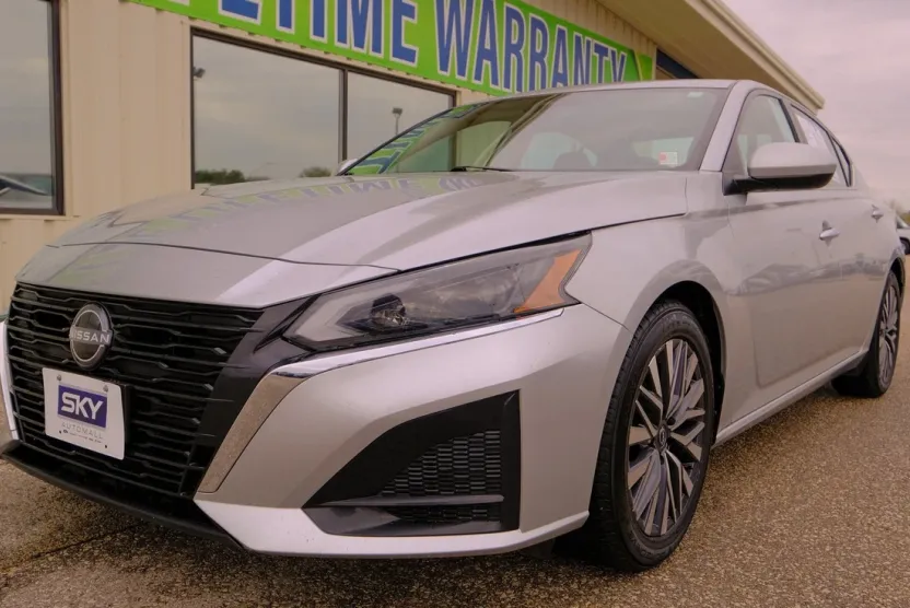 2023 Nissan Altima 2.5 SV photo 1