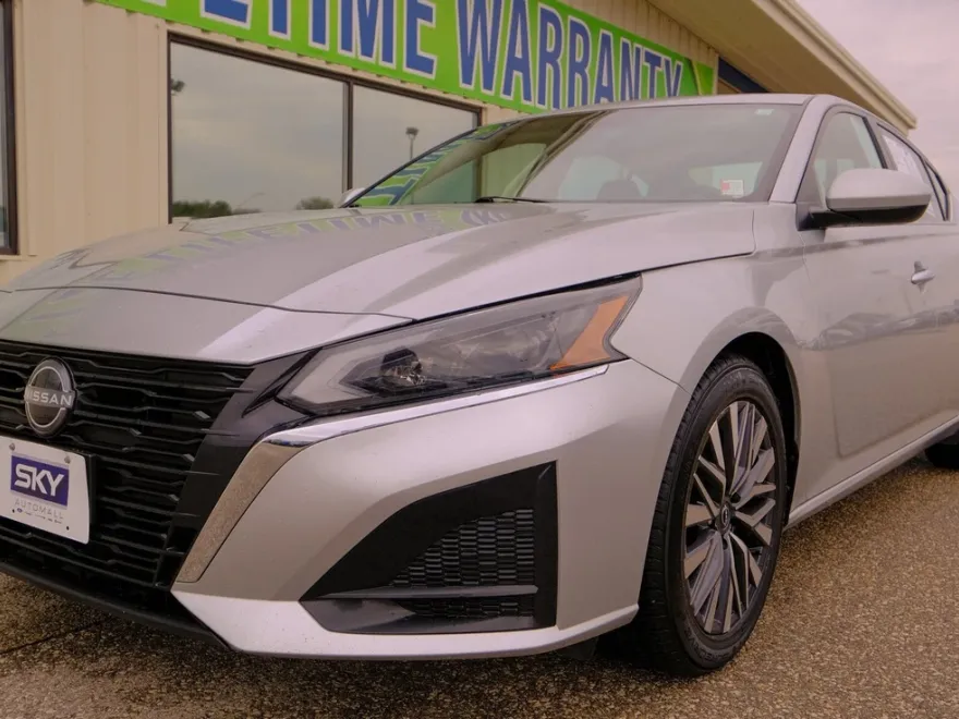 2023 Nissan Altima 2.5 SV photo 1