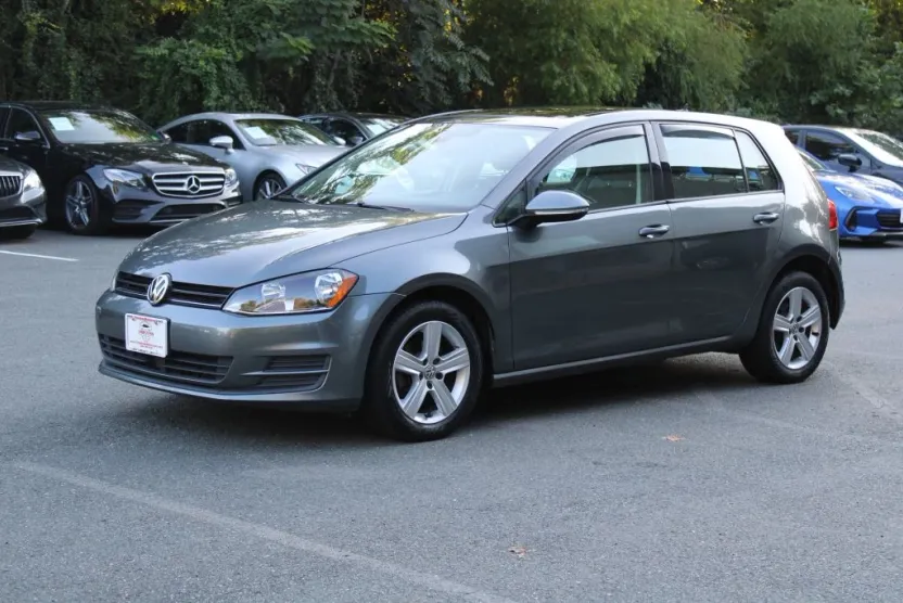 2017 Volkswagen Golf Wolfsburg Edition photo 1