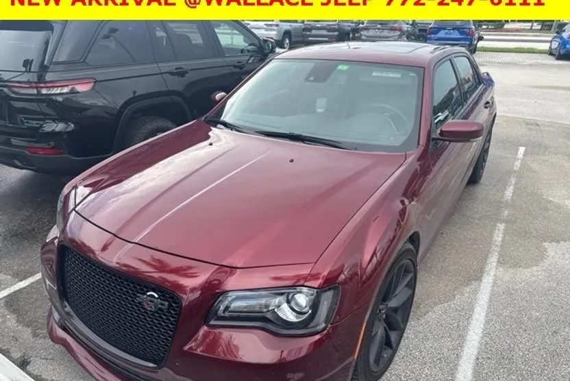 2023 Chrysler 300 C photo 1