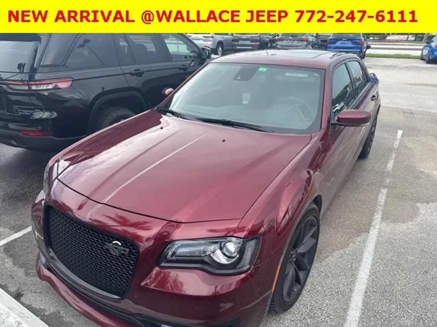 2023 Chrysler 300 C photo 1
