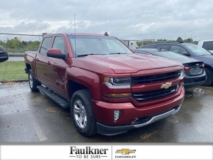 2018 Chevrolet Silverado 1500 LT photo 1