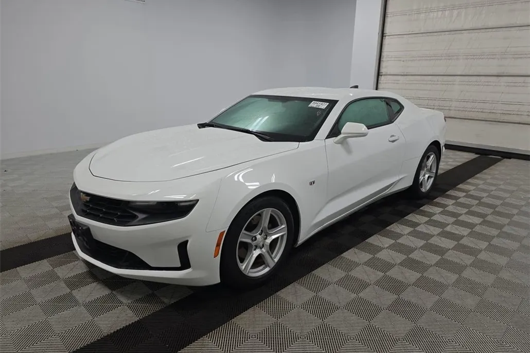2023 Chevrolet Camaro 1LT photo 1