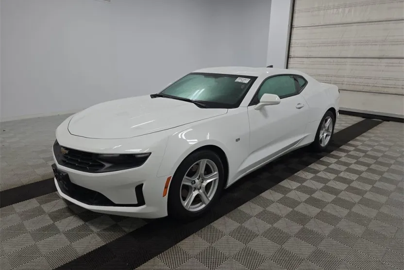 2023 Chevrolet Camaro 1LT photo 1