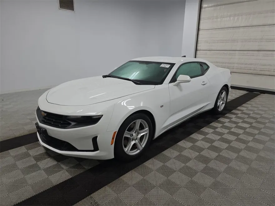 2023 Chevrolet Camaro 1LT photo 1